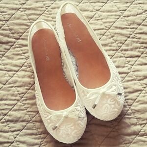 🎀 American Eagle Ballet Flats Cream Sheer Floral Eyelet Lace Girl's Size 3.5